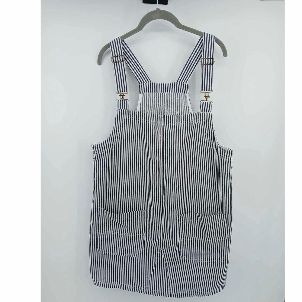 Overall striped dress black and white